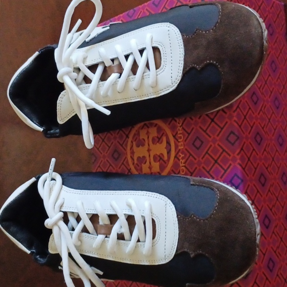 Women's Shoes - Picture 2 of 6